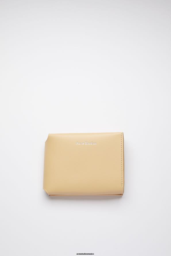 Acne Studios accesorios beige duna 0T4HT752 cartera triple de cuero